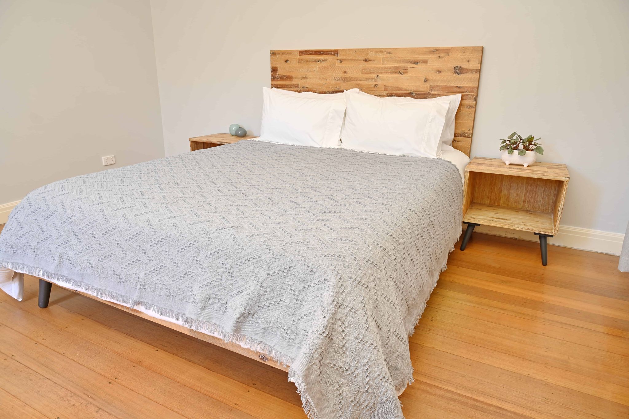 Vintage Style Woven Throw Medium Large Grey - Image 8