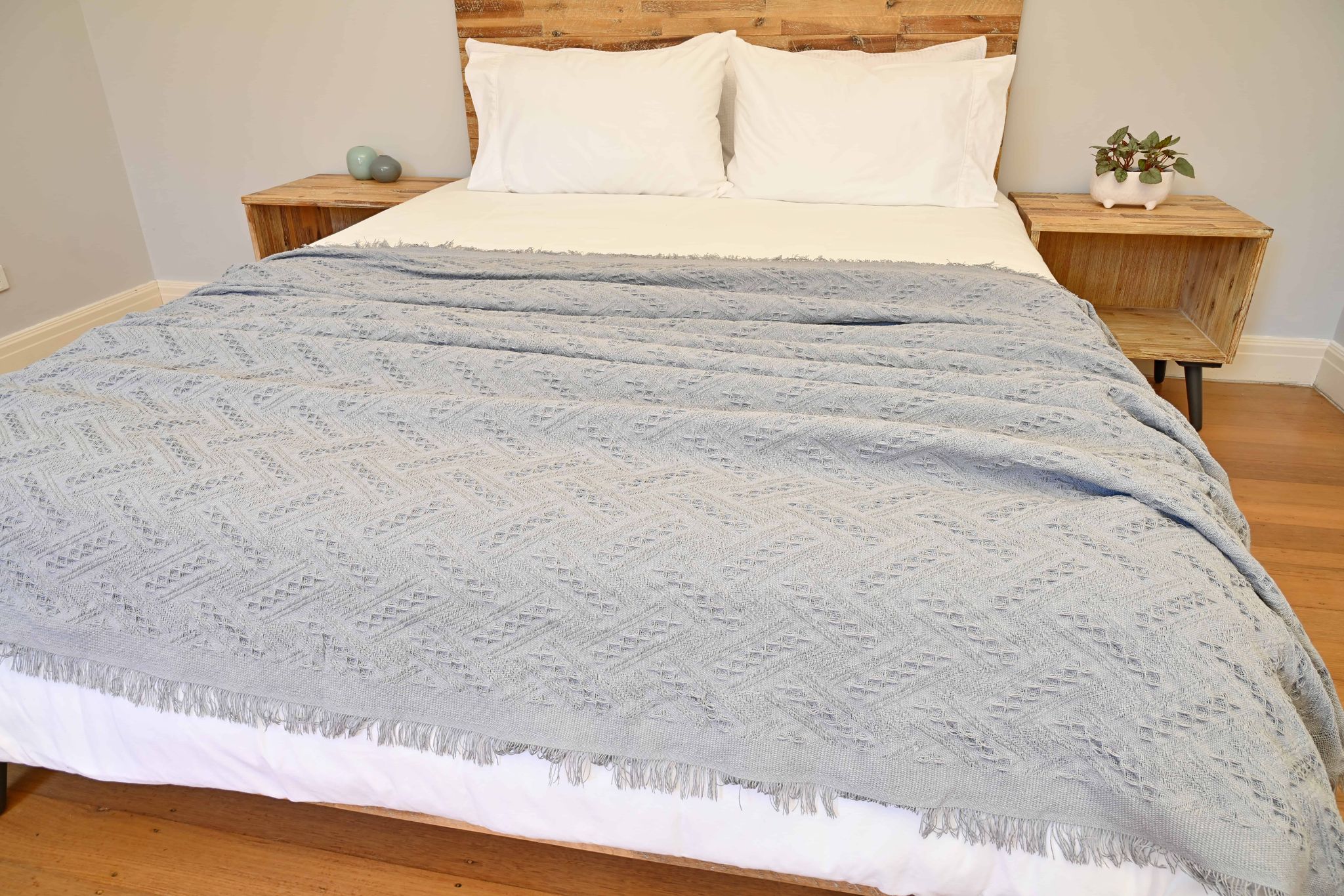 Vintage Style Woven Throw Medium Large Grey - Image 4